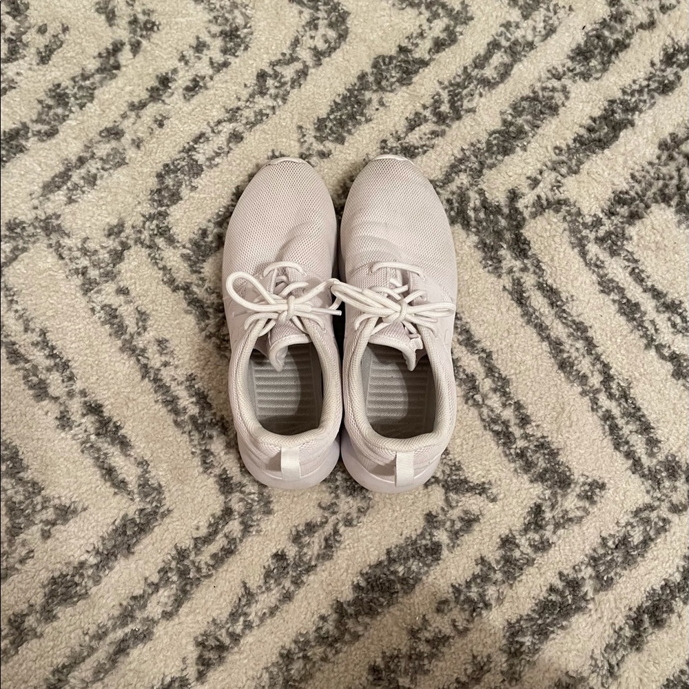 Nike Tennis Shoes